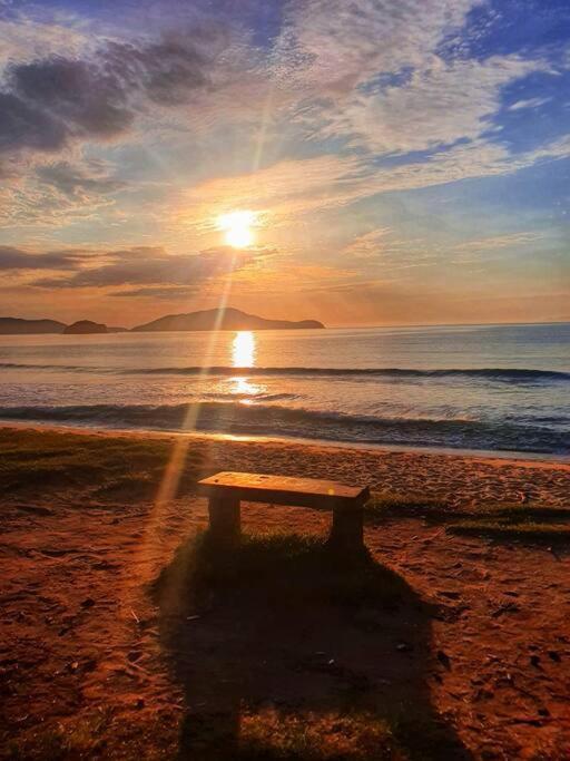 100Mts Da Praia Com Churrasqueira, Piscina E Wi-Fi Caraguatatuba Bagian luar foto