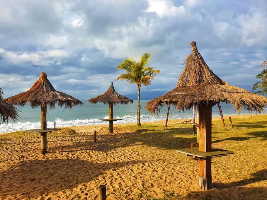 100Mts Da Praia Com Churrasqueira, Piscina E Wi-Fi Caraguatatuba Bagian luar foto