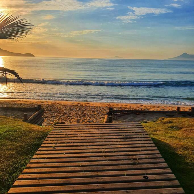100Mts Da Praia Com Churrasqueira, Piscina E Wi-Fi Caraguatatuba Bagian luar foto